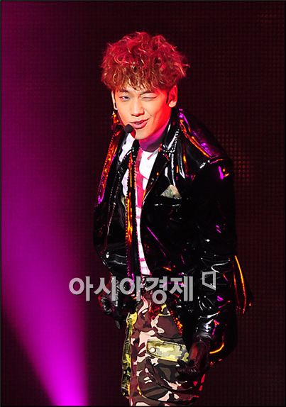 [PHOTO] Rain dances at year-end concert