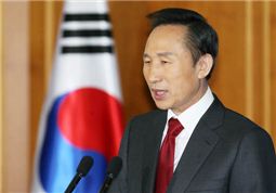 대통령과 이등병, ‘월급’ 차이는 '233배'