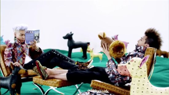 Music video of G-Dragon & T.O.P's "KNOCK OUT" [YG Enertainment]
