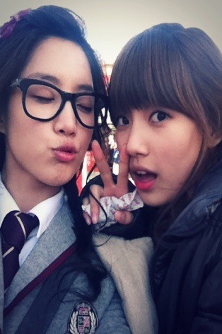T-ara member Eunjung and miss A member Suzy [Eunjung's official Twitter page]