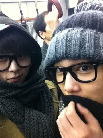 BEAST member Jun-hyung and FTIsland's frontman Hong-gi [Jun-hyung's official Twitter website]