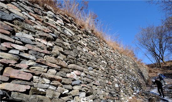 [여행]눈쌓인 역사의 비탈 꾹꾹 걸어서 오르다