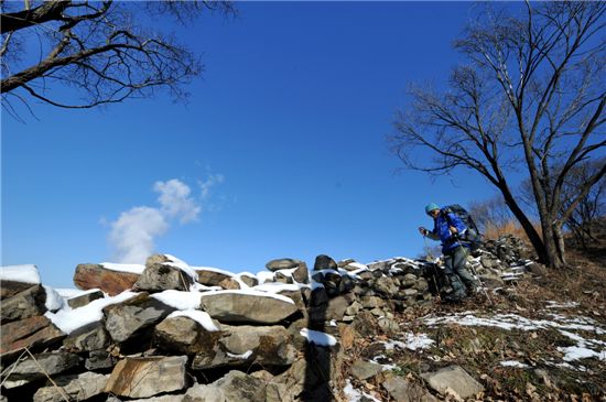 [여행]눈쌓인 역사의 비탈 꾹꾹 걸어서 오르다