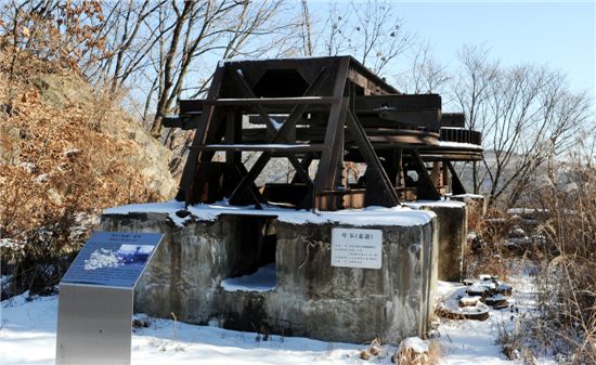 [여행]눈쌓인 역사의 비탈 꾹꾹 걸어서 오르다