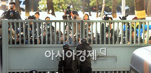 [포토]김성민 첫 공판에 몰린 취재진
