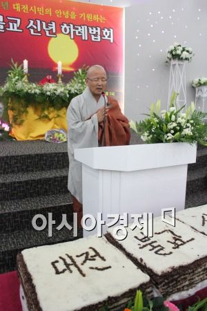 법회에서 법어를 하는 조계종 혜총 포교원장.