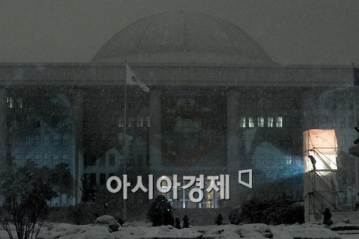 [포토]국회에 나타난 로보트 태권V