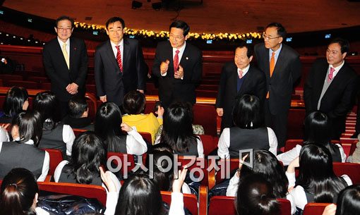 [포토] 소년원생 격려하는 이귀남 법무부 장관