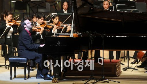 [포토]멋진 연주 선보이는 케빈 컨