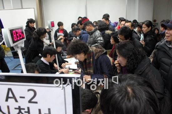 세종시 첫마을아파트, 수 천명 몰려 접수 폭주