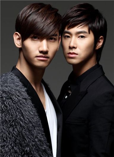 TVXQ members Max Changmin and U-Know Yunho [SM Entertainment]