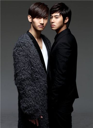 TVXQ members Max Changmin and U-Know Yunho [SM Entertainment]