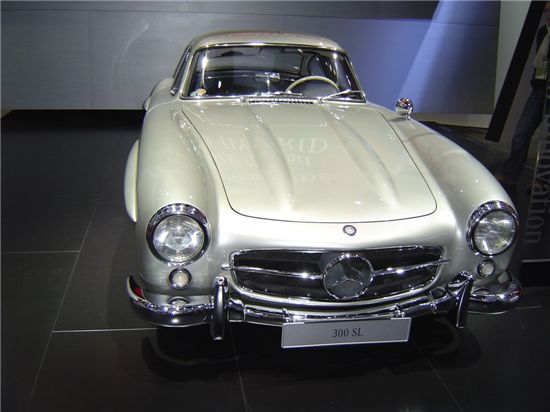 메르세데스-벤츠 300SL.