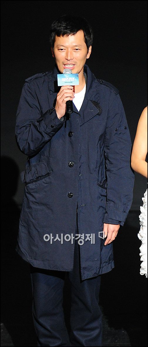 [포토]정재영 '글러브 많이 사랑해주세요'