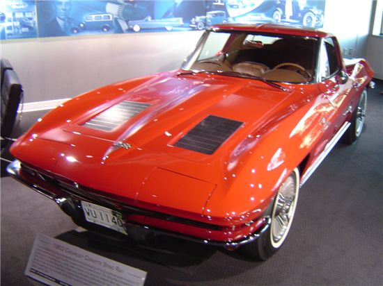 1963년 시보레 콜벳 스팅레이.