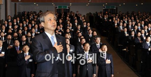 [포토]국민의례하는 세무관서장들!