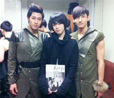 The Boss member Karam (center) and TVXQ members U-Know Yunho (far left) and Max Changmin [Karam's Twitter account]