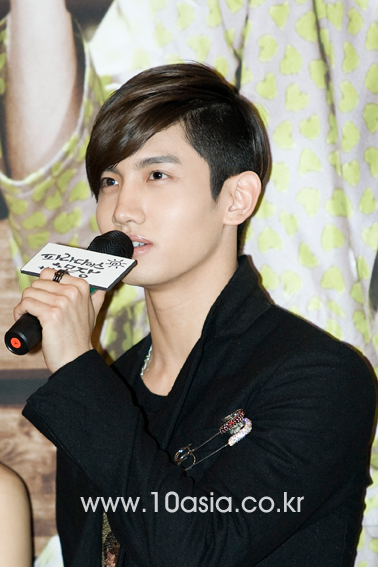 Shim Changmin speaks to reporters at a press conference for upcoming SBS TV series "Paradise Farm" held at the broadcaster's headquarters in Seoul, South Korea on January 18, 2011. [Lee Jin-hyuk/10Asia]