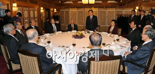 [포토]인사말하는 김황식 총리
