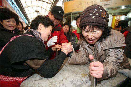 광진구 "전통시장서 장도 보고 상품도 타자"