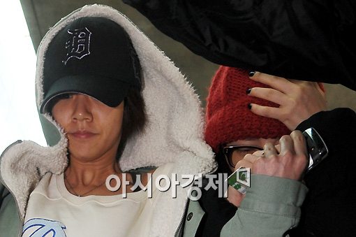 [단독] 한승연 구하라 공항 스케치..입 굳게 다물고 그들은 결연했다?