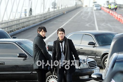 [포토]정우성-최시원, 인천대교서 내뿜는 카리스마