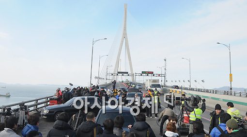 [포토]인천대교 점령한 '아테나' 촬영현장
