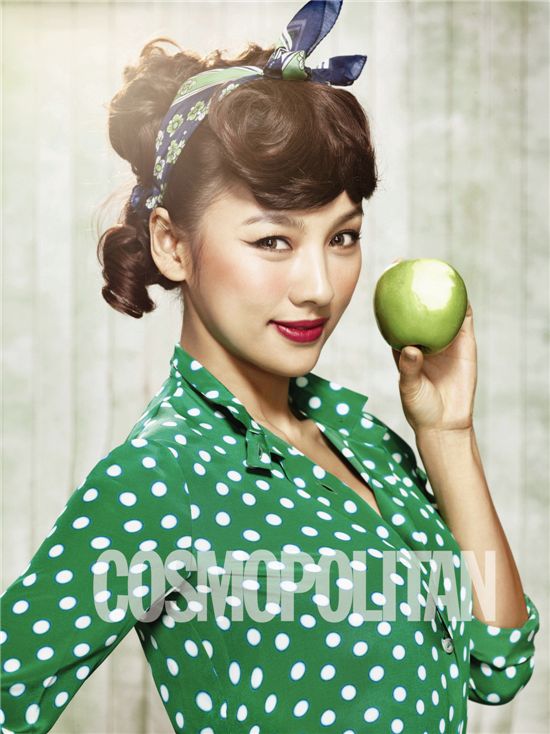 이효리, 패션지 화보서 봄 향기 '물씬'