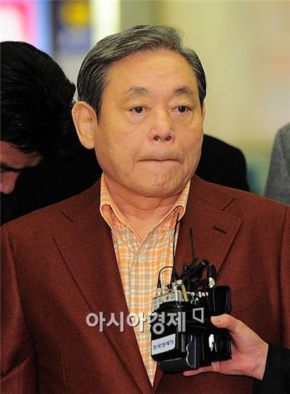 [포토] 답변 고심하는 이건희 회장