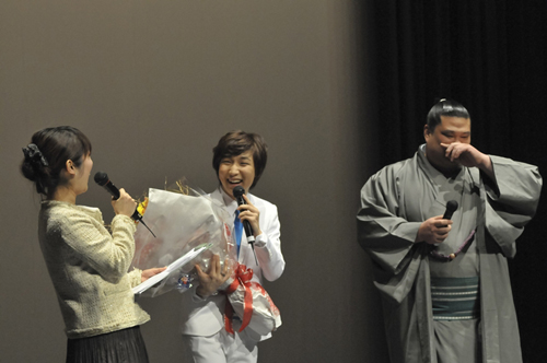Singer Yang Ji-won (middle) at Tokyo Korean Cultural Center [DC Holdings Inc.]