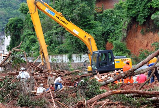 현대重, 브라질 홍수 복구 건설장비 지원