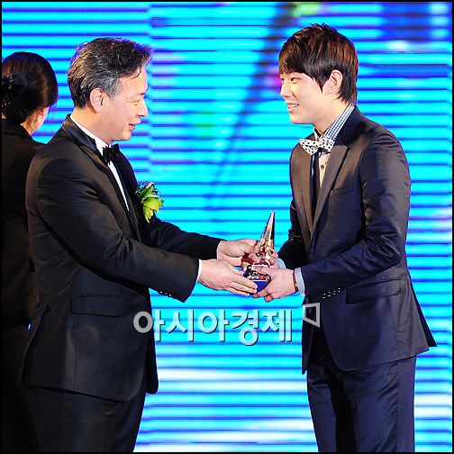 [포토]양의식 회장 'BBF신인배우상은 김형규에게'