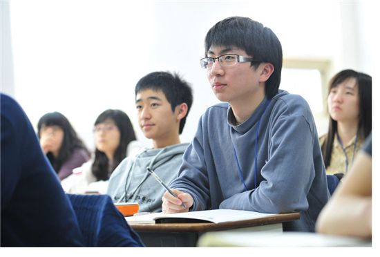 경기 남양주 스카이에듀 기숙학원에서 예비고3 겨울방학반 학생들이 수업을 듣고 있다.