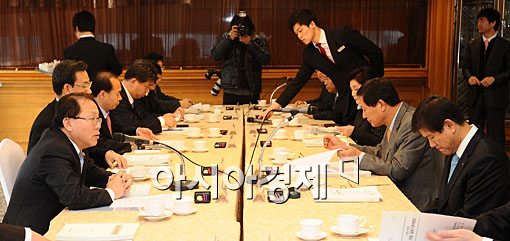 [포토] 김동선 청장 '중소기업 지원 차질 없도록..'