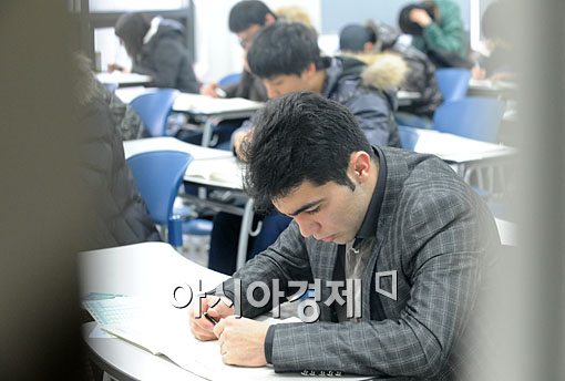 [포토] 한국어 능력 테스트 받은 외국인들