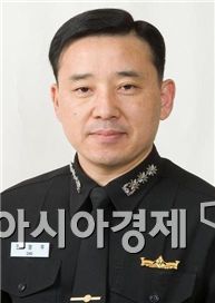 최영함 조영주함장 "작전성공은 투철한 군인정신의 결과"