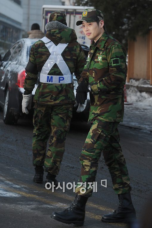 [포토]현역과 예비역 김재원