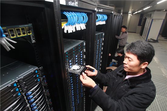 KT는 지난해 11울 천안 지역 유휴부지(3만여평)를 활용해 100억원의 투자금으로 클라우드 데이터센터를 새롭게 오픈했다.