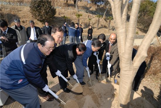 성동조선해양, 일본선주사와 식목 행사