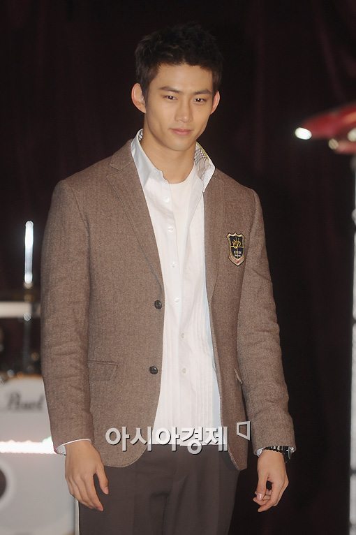 [포토]택연, 교복입은 짐승남