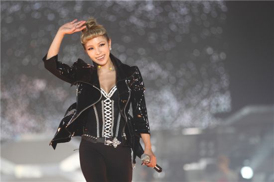 BoA performs at "SMTOWN LIVE in TOKYO" concert [SM Entertainment]
