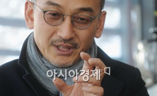 이준익 감독 "웃음의 원천은 권력 비판하는 풍자와 해학"(인터뷰 )