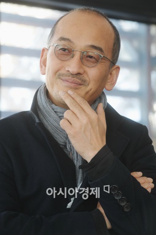 이준익 감독 "웃음의 원천은 권력 비판하는 풍자와 해학"(인터뷰 )