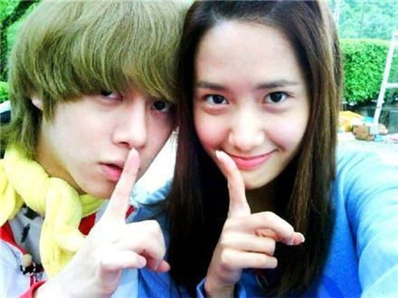 Super Junior member Heechul and Yoona of Girls' Generation [Heechul's official Twitter website] 

