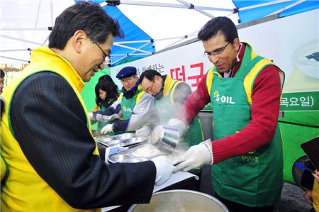 에쓰오일, 영등포 쪽방촌 '사랑의 떡국 나누기' 봉사 