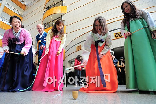 [포토] 즐거운 민속놀이 체험