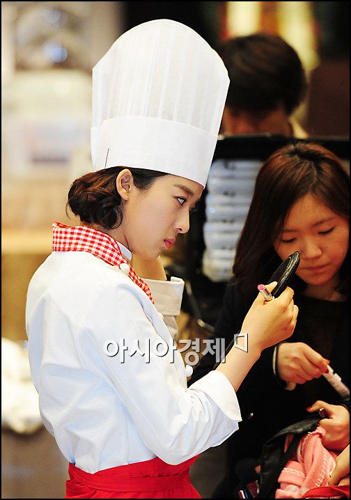 [포토]'이청아씨, 눈 부셔서 거울 볼수 있겠어요?'