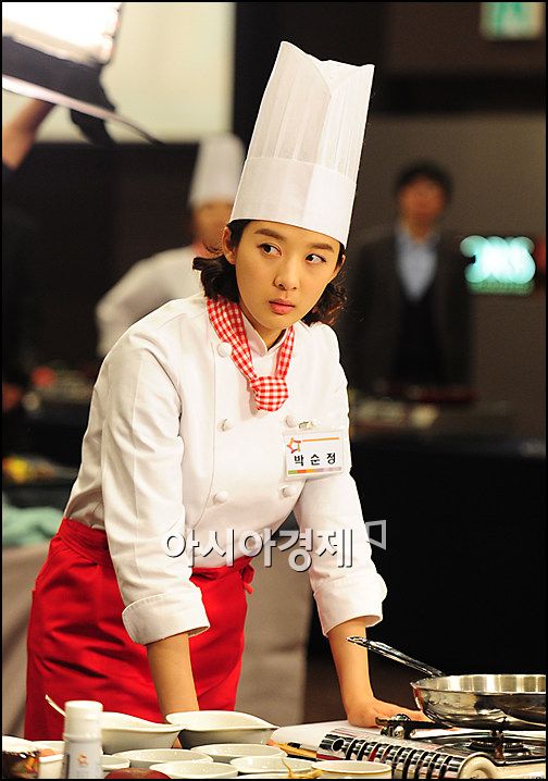 [포토]요리사로 변신한 이청아