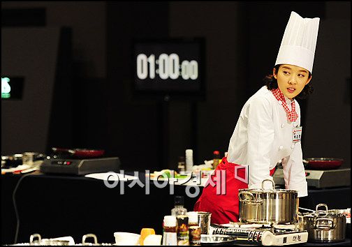 [포토]요리사로 변신한 이청아