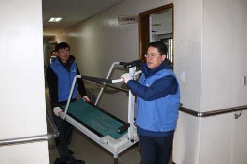 서울체신청, 시립양로원서 무료급식봉사활동